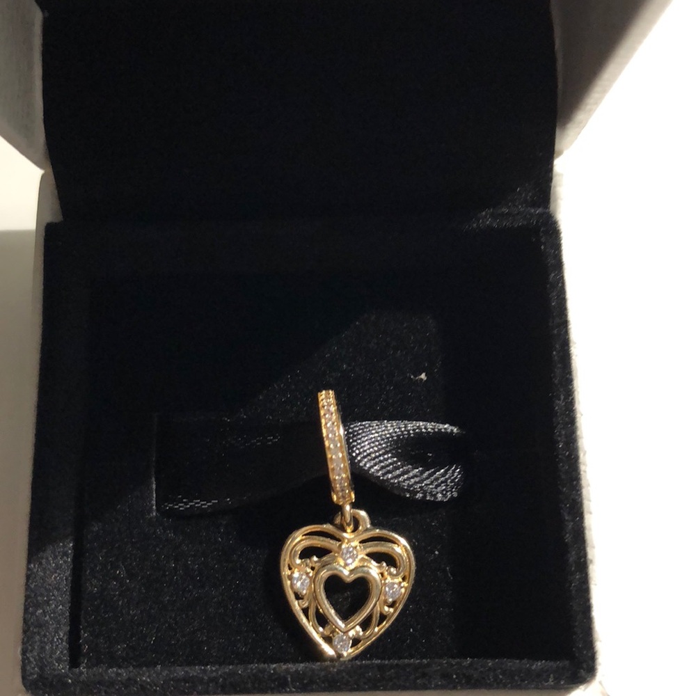 New 14k gold Pandora Romantic Heart!